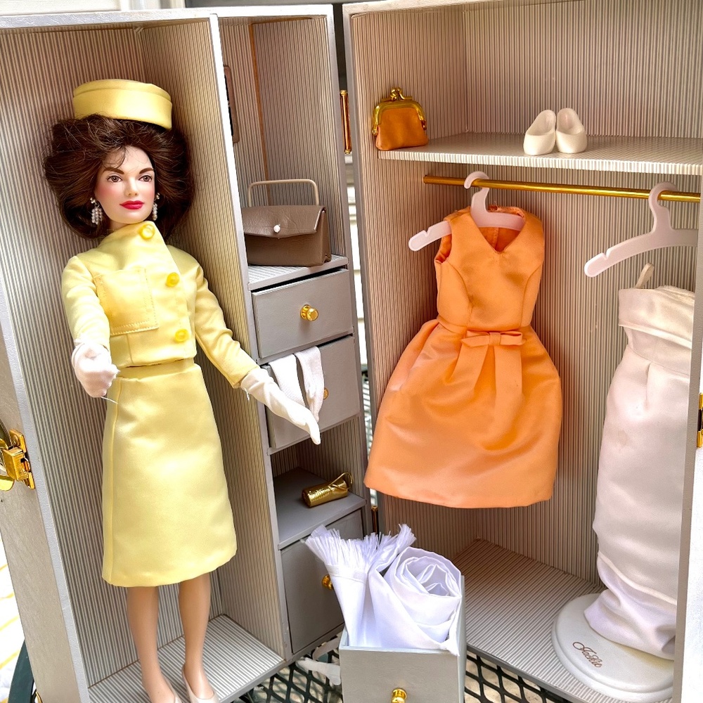 Franklin Mint Jackie Kennedy Doll  in box wardrobe trunk.